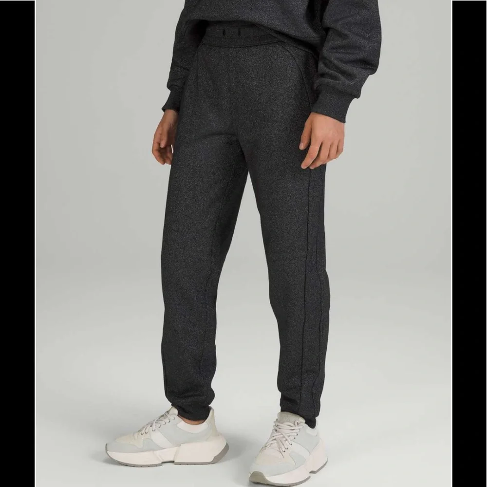 SOLD Lululemon Scuba High-Rise Jogger *Sparkle in Black Size 4 - Picture 1 of 6